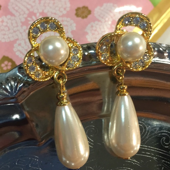 🆑🫧 CLEARANCE!🏷️ Vintage Floral & Faux Pearl w/ swarovski Earrings - Picture 8 of 16